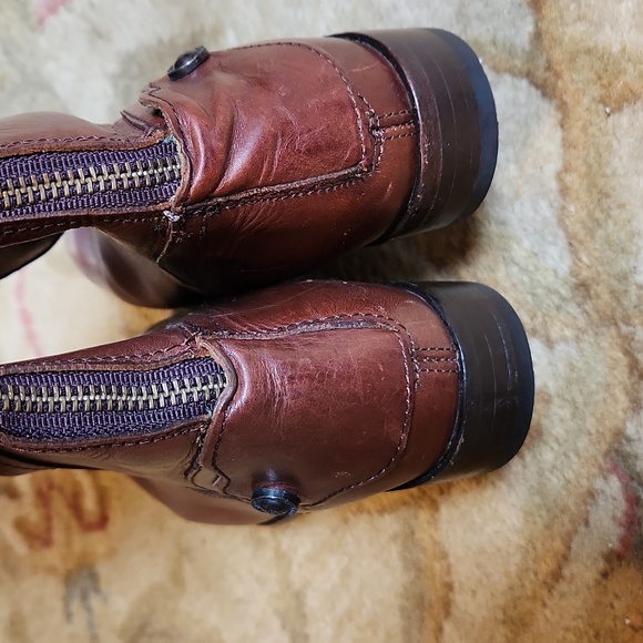 FRYE Women's Lindsay Logo Zip Riding Boot, Redwood, 6B - Picture 4 of 12